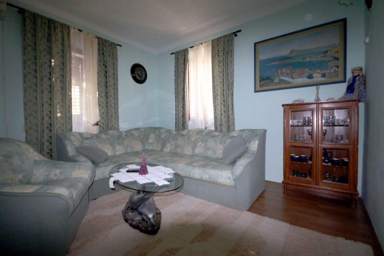 Apartment Lorna & Igor Zuvic Omišalj Buitenkant foto
