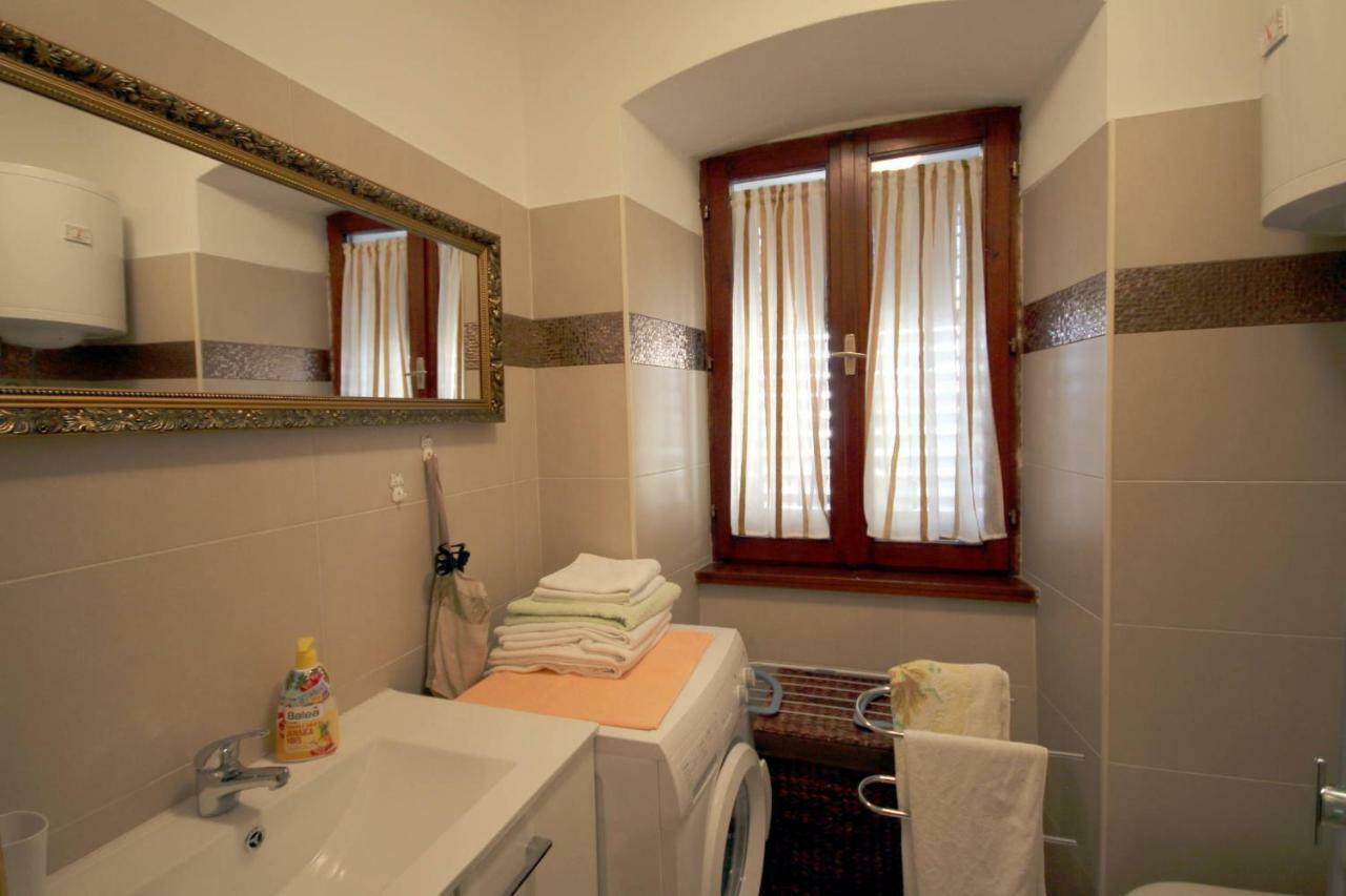 Apartment Lorna & Igor Zuvic Omišalj Buitenkant foto